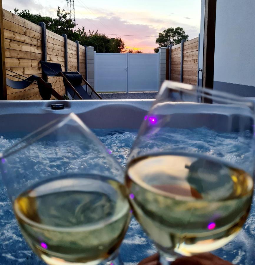 A Fleur De Spa : Maison Chaleureuse Avec Spa Privatif Et Billard. Coulogne Esterno foto