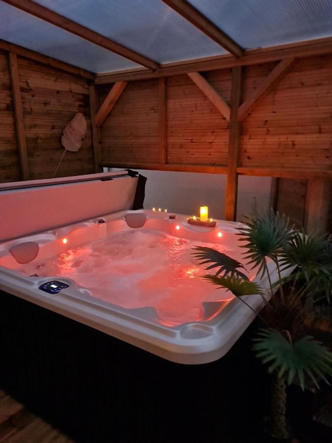 A Fleur De Spa : Maison Chaleureuse Avec Spa Privatif Et Billard. Coulogne Esterno foto